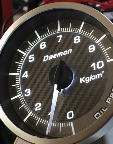 [DAE_CAN-GENIIIBT006-2B-W-60] Daemon Gauge CARBON 60MM (Boost 2Bar)